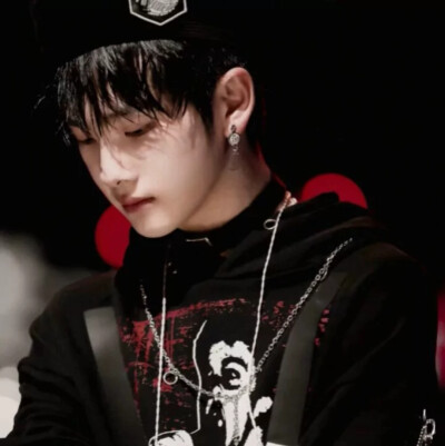 没有人会太关心你除非你很漂亮或濒临死亡。