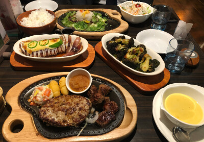 ハンバーグ
ハンバーガー