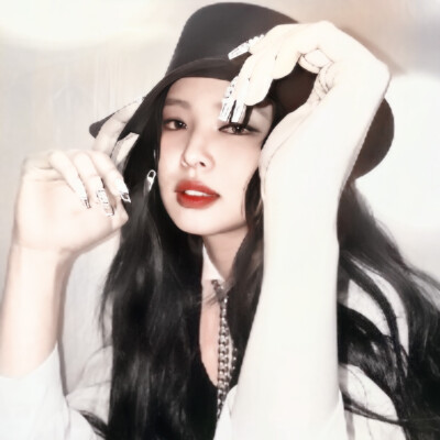 
金珍妮。
壴｜背景图程戚。