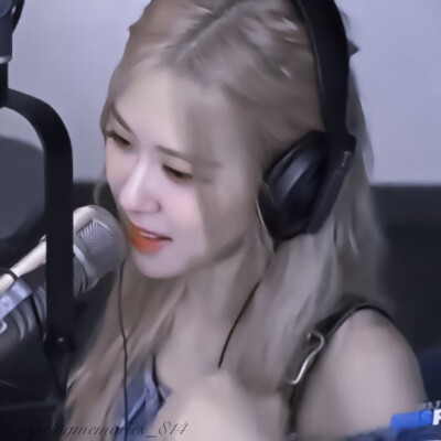 
：如果爱情是一朵花，就让它开在我心里，败在我心里，深埋在我心里。
