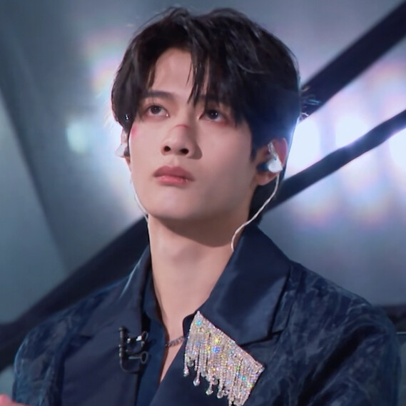 二改注明北楼春樱轻 别注评论
p1.2刘宇 p3.4甘望星