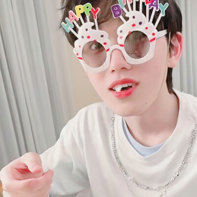 其实自卑并不可怕，自卑心理可以加快对自己的认知，从而发现自己无穷的潜力，可怕的是无法面对自卑。”