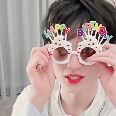 其实自卑并不可怕，自卑心理可以加快对自己的认知，从而发现自己无穷的潜力，可怕的是无法面对自卑。”