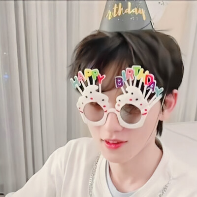 其实自卑并不可怕，自卑心理可以加快对自己的认知，从而发现自己无穷的潜力，可怕的是无法面对自卑。”