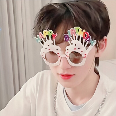 其实自卑并不可怕，自卑心理可以加快对自己的认知，从而发现自己无穷的潜力，可怕的是无法面对自卑。”