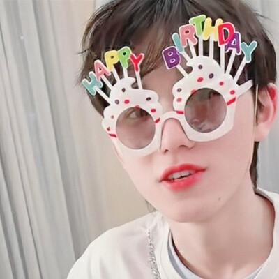 其实自卑并不可怕，自卑心理可以加快对自己的认知，从而发现自己无穷的潜力，可怕的是无法面对自卑。”