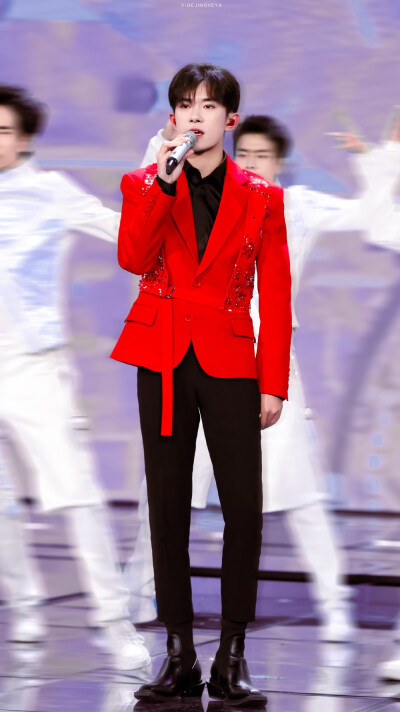 易烊千玺 央视元宵晚会