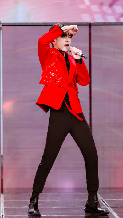 易烊千玺 央视元宵晚会