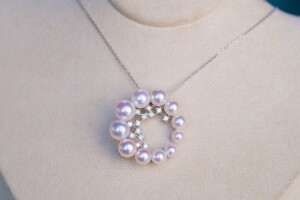 渐变akoya胸针吊坠两戴款，粉亮的akoya珍珠4.5-7.5mm渐变花环设计，太女神了吧！！钻石足足0.7克拉，