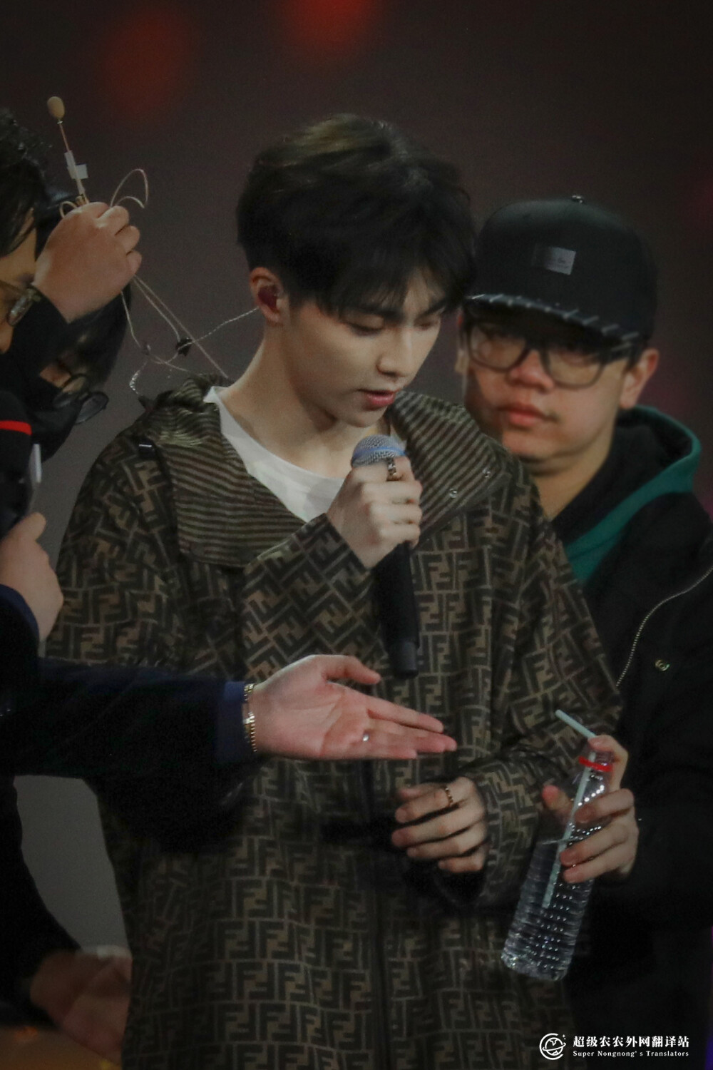 我爱你
一如既往
浓烈如糖
to陈立农...