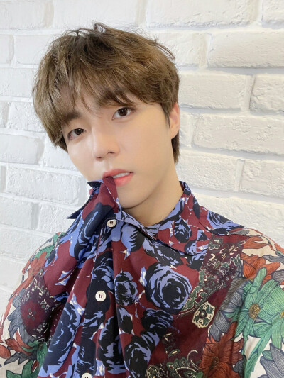 我爱你
一如既往
浓烈如糖
to陈立农...