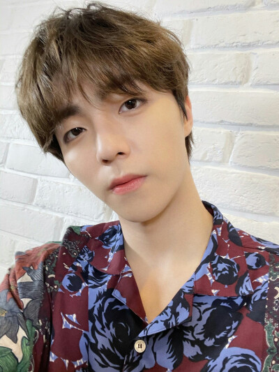 我爱你
一如既往
浓烈如糖
to陈立农...