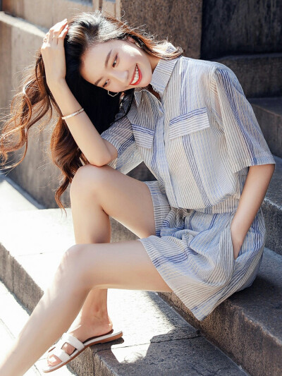 从聊天中，能感受到她的不同，不仅仅在于她会挑选牛油果，去看过国外的世界，而是在于她表现出了和同龄人不一样的气质。