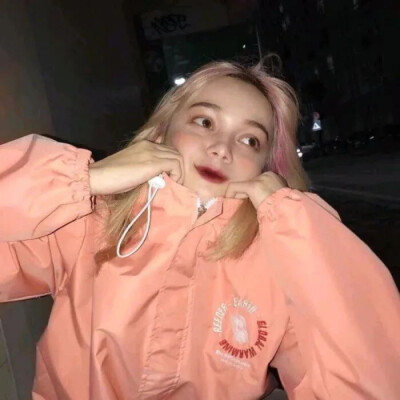 今天更新的有点频繁
就喜欢这种酷拽甜带点沙雕的头像啦