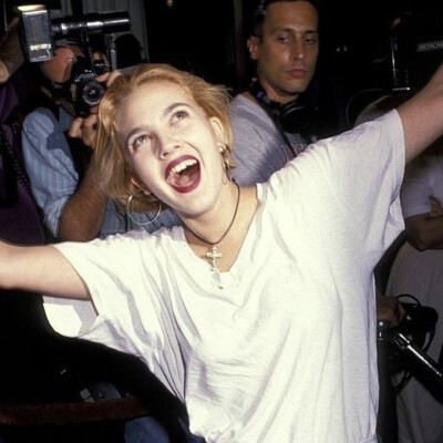 今天更新的有点频繁
就喜欢这种酷拽甜带点沙雕的头像啦