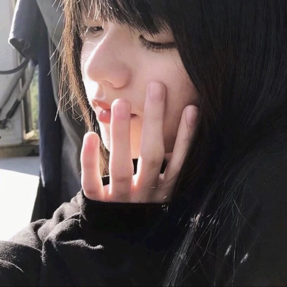 女