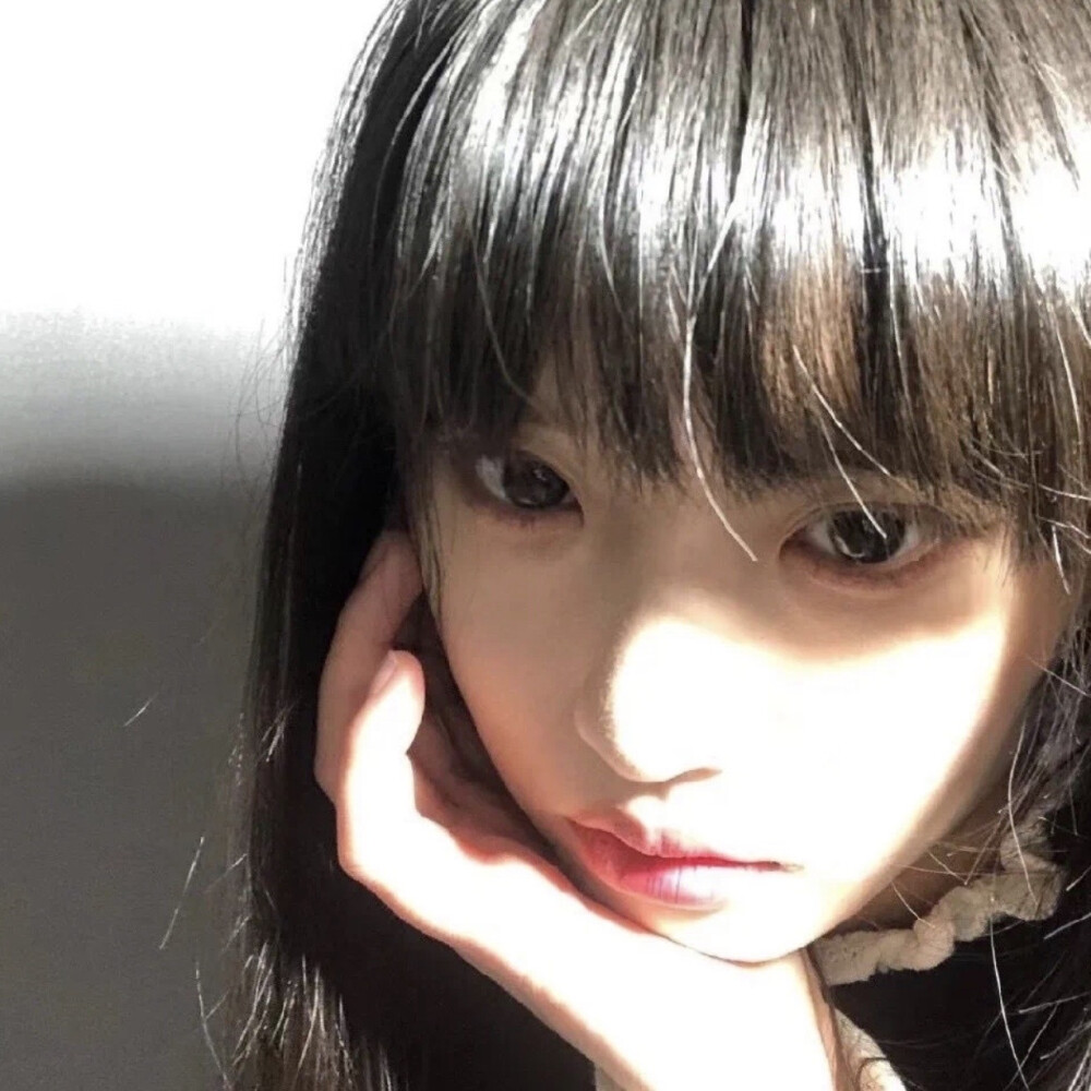 女