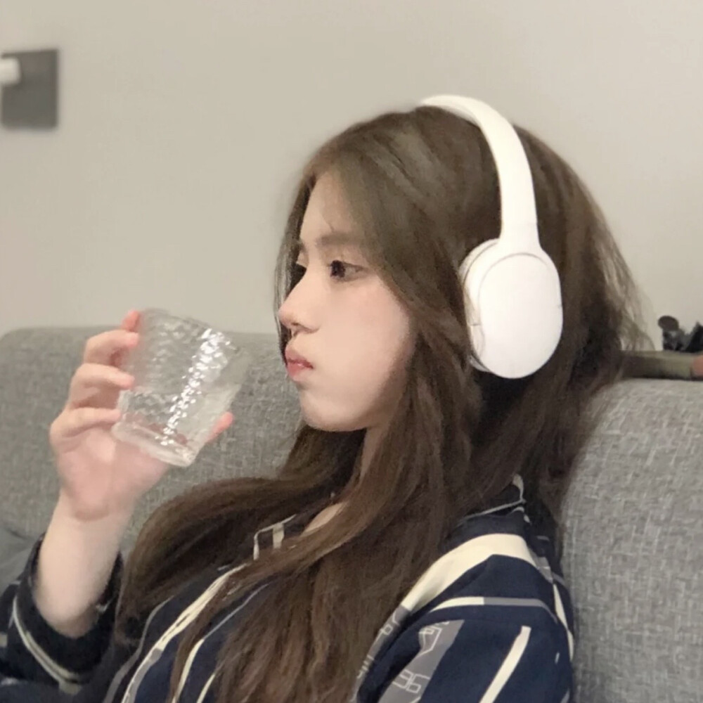 女