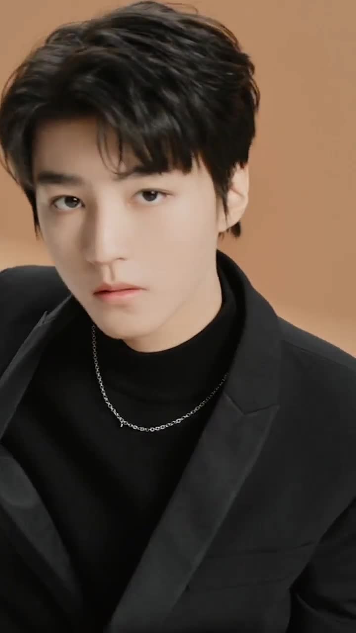 王俊凯眼神杀，有没有被帅到！