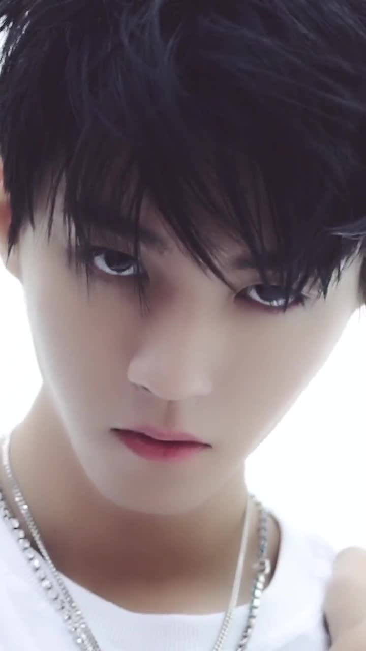 王俊凯眼神杀，有没有被帅到！